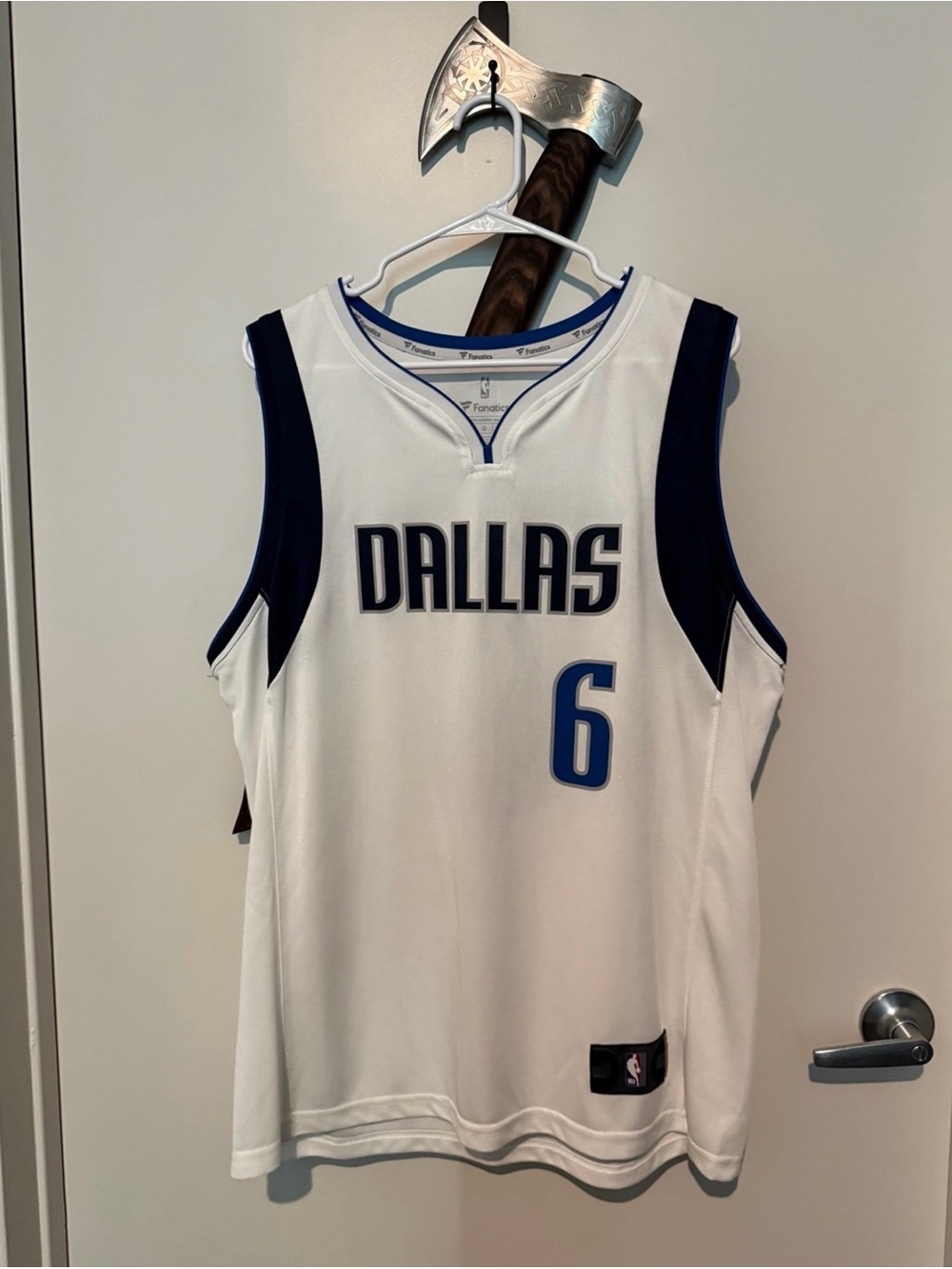 Fanatics White and Navy Dallas Basketball Jersey - #6
